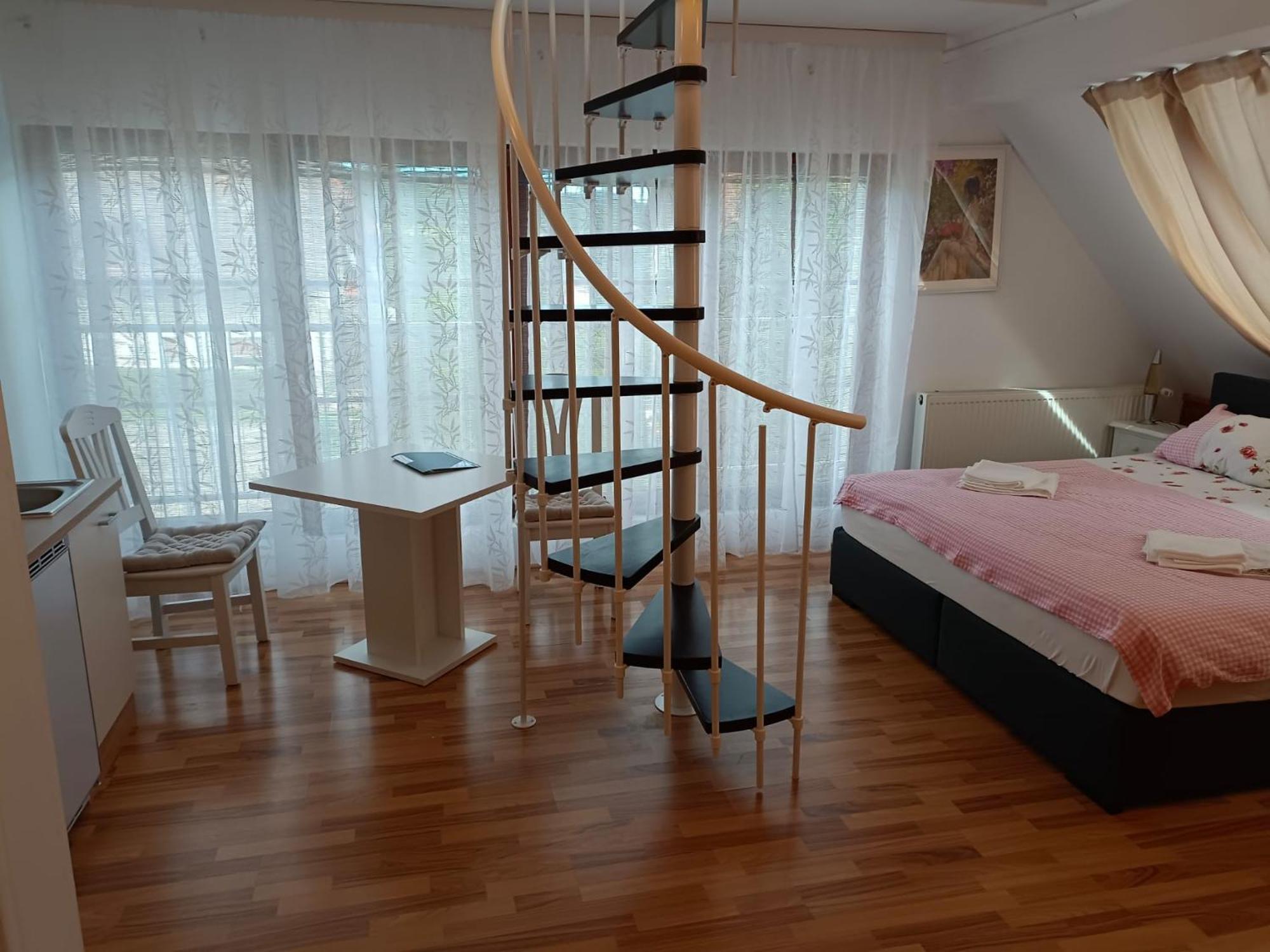 Pension Donaublick Grein 2 In Stifterstrasse 19A Εξωτερικό φωτογραφία